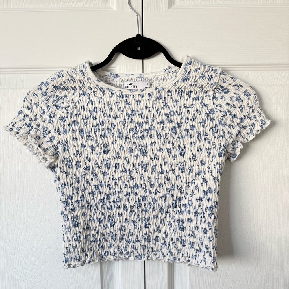 Hollister Cropped White Smocked Short Sleeve Top Blue Floral Summer Lettuce Hem